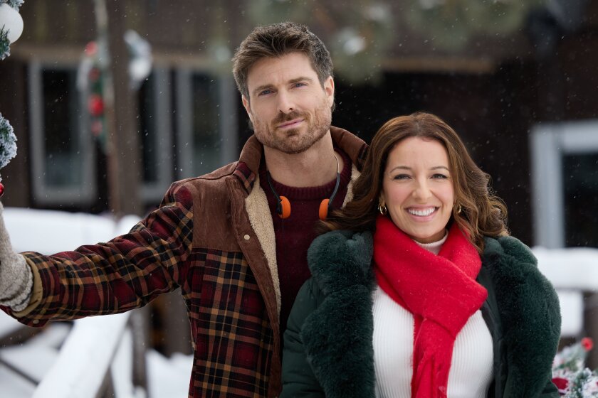 Snowbound for the Holidays [Hallmark]